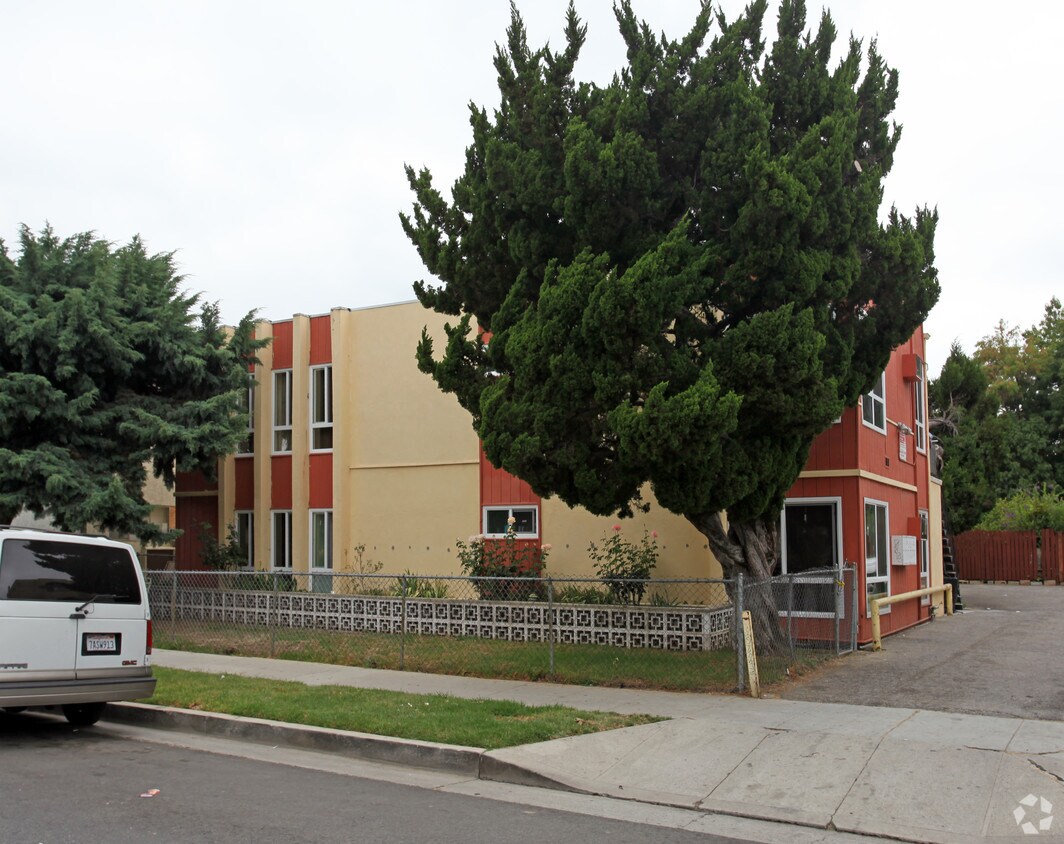 Primary Photo - 7543 Canby Ave