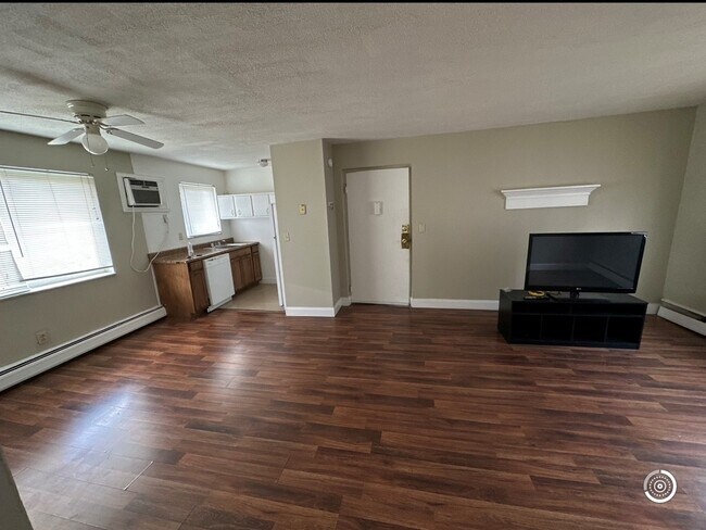 Foto del edificio - 1750-1760 Cleneay Ave