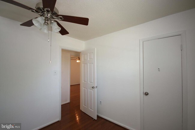 Foto del edificio - 823 Eastern Ave NE