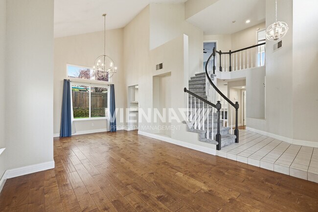 Building Photo - 2212 Thurton Dr