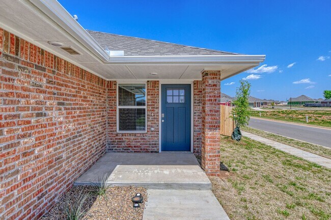 Building Photo - New Construction in Varenna Landing! Storm shelter and lawn care included!