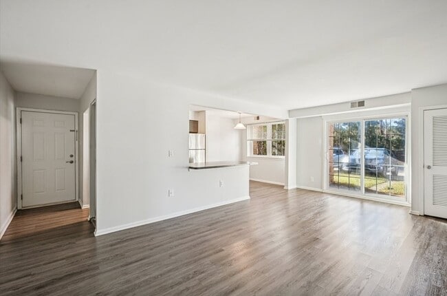 Living Area - Dogwood Gardens Apartments