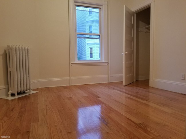 Building Photo - 3 br, 1 bath  - 27 Buttonwood St
