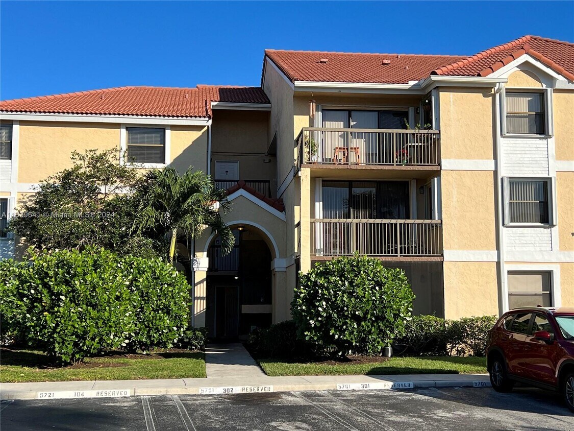 Primary Photo - 5701 Riverside Dr