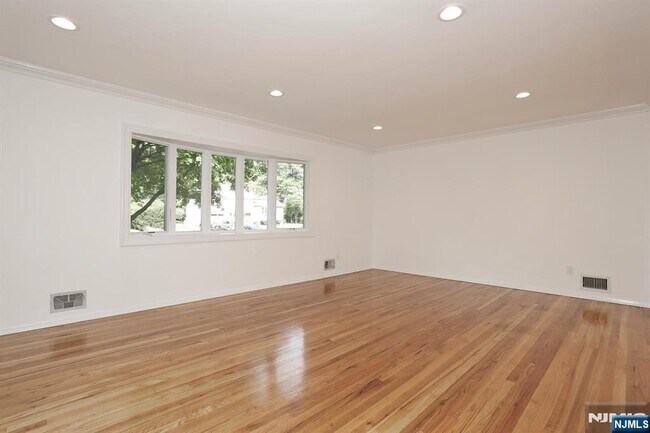 Foto del edificio - 253 Jeffer St