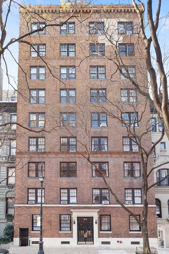 Building Photo - 110 W 69th St