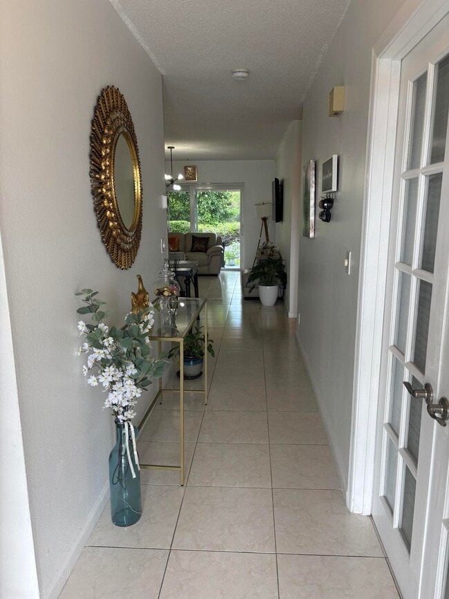 Building Photo - 8833 Bella Vista Dr