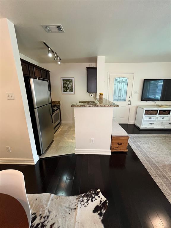 Foto del edificio - 1307 Norwalk Ln