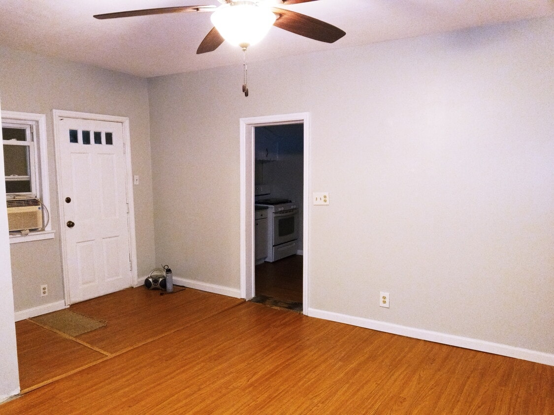 Entry and Living Room #1 - 213 W Nicholson Rd
