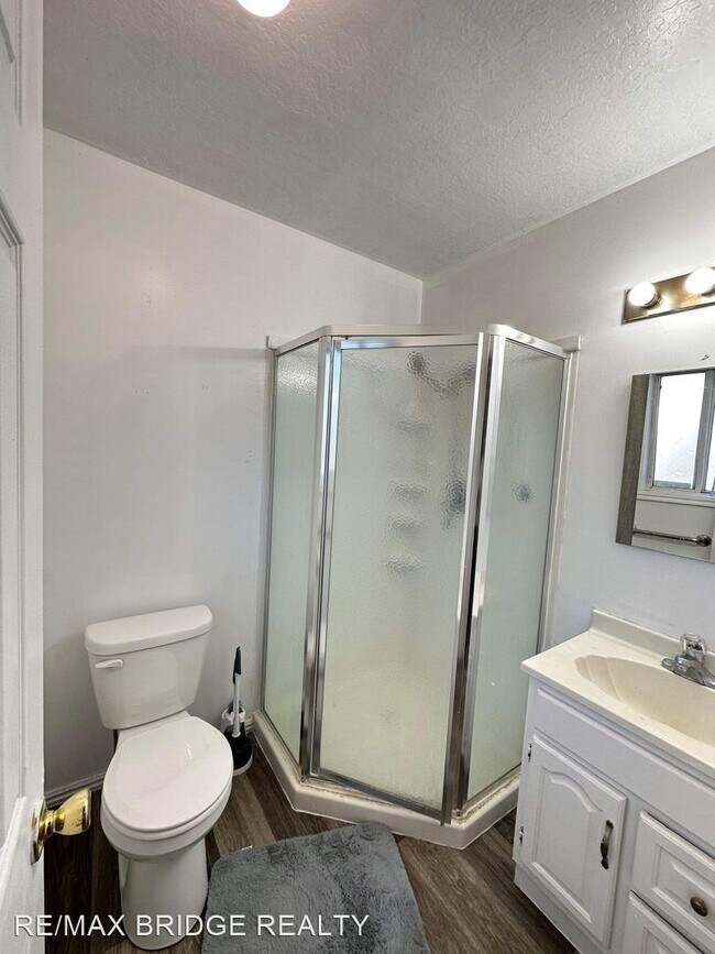 Building Photo - 3 br, 1.5 bath House - 1453 Gordon Creek