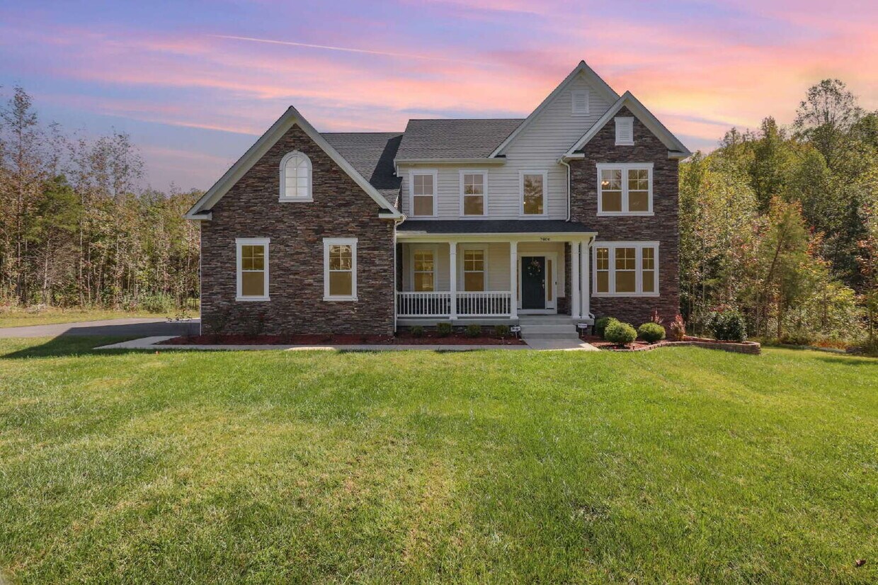 Foto principal - Now Available for Lease – Executive Home i...