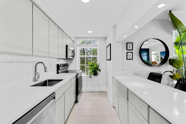 Building Photo - 1559 Michigan Ave