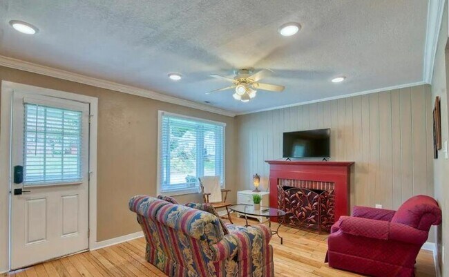 Building Photo - 1321 7th Ave