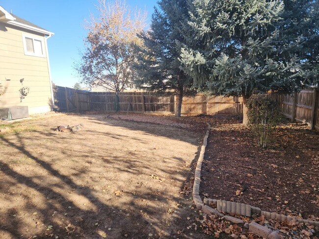 Foto del edificio - N/E home with 4 bed, 4 baths, 2 car garage!