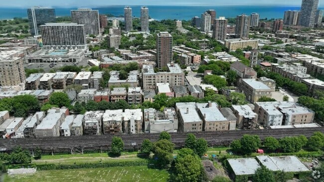  - 4241 Kenmore Apartments