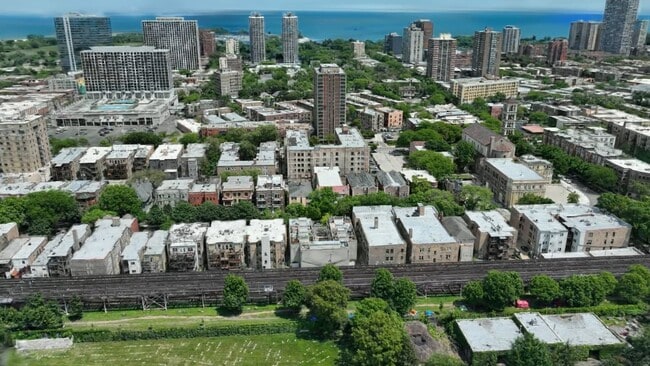  - 4241 Kenmore Apartments