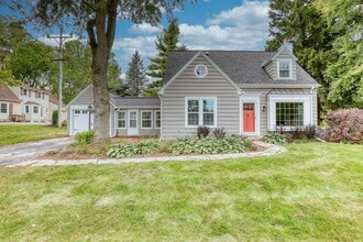 Building Photo - 645 Hi View Ct