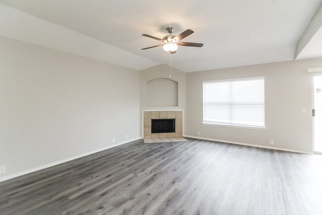 Building Photo - 823 Sage Meadow Dr