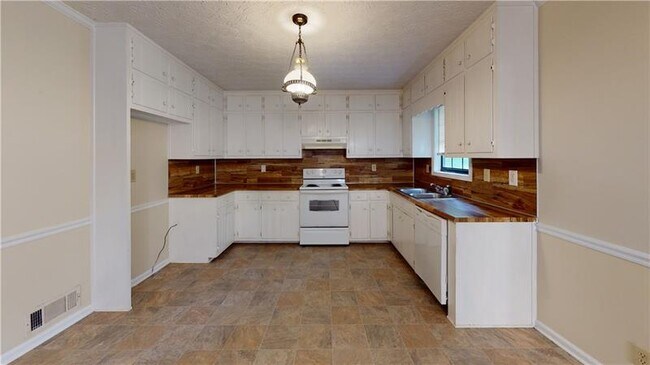 Building Photo - 1774 Hollyhawk Way