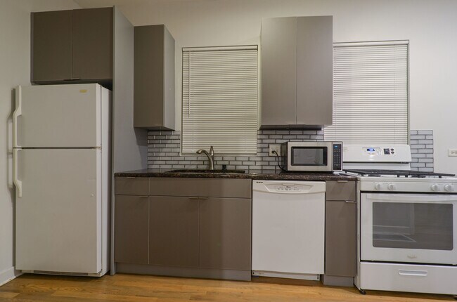 Foto del edificio - 3048 N Clybourn Ave