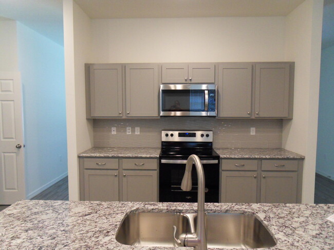 Building Photo - 2398 SE Hurley Ct