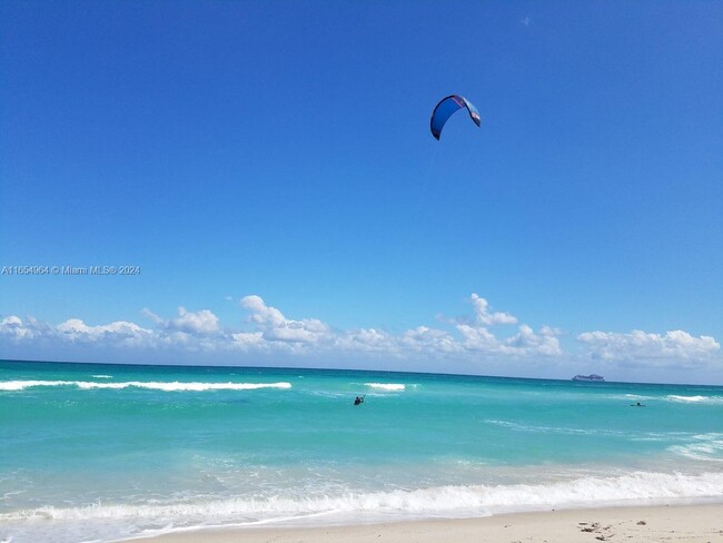 Foto del edificio - 5401 Collins Ave