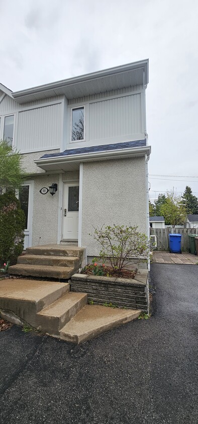 Primary Photo - 585 Rue Primeau