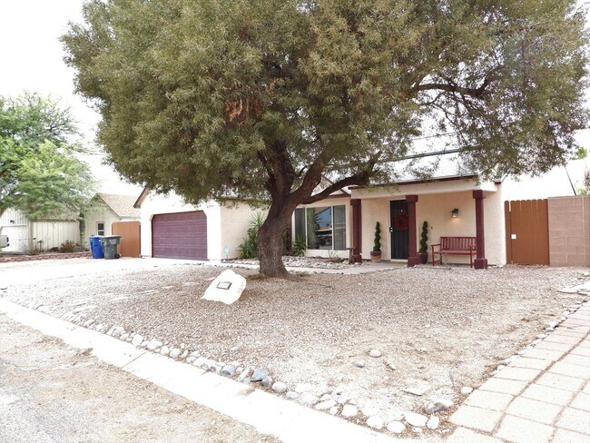 Foto del edificio - Saguaro Canyon 4 Bed 2 Bath w/Solar and Pool