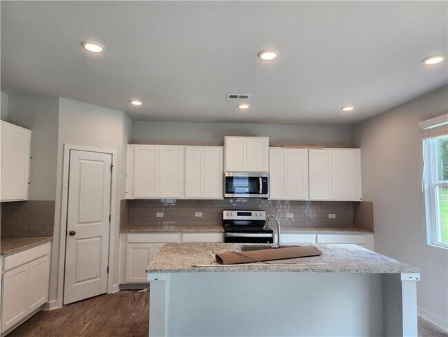 Building Photo - 5117 Un Hts Wy