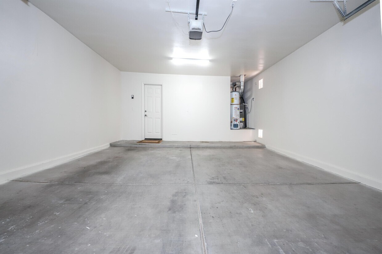 Primary Photo - 1636 W Osasuna Dr