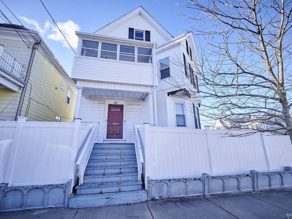 Primary Photo - 28 Porter St