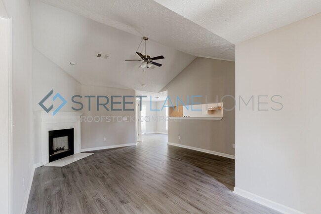 Foto del edificio - HOLIDAY SPECIAL! SIGN A LEASE BY NOVEMBER ...