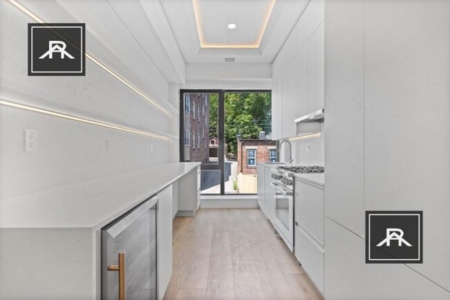 Building Photo - 4 bedroom in Brookline MA 02446