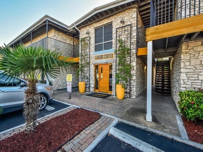 Foto del edificio - East University Place #118 ***1st month RENT FREE