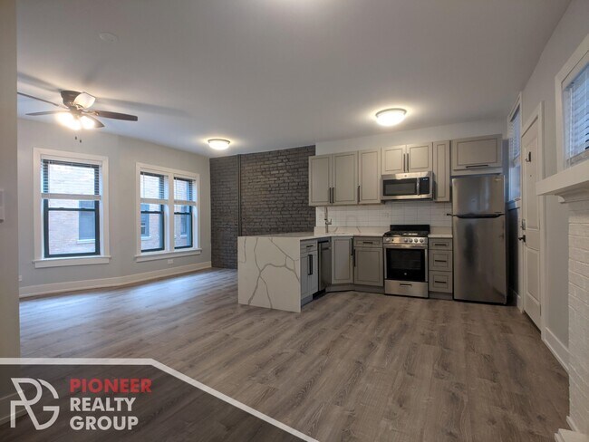Building Photo - 7738 N Eastlake Ter