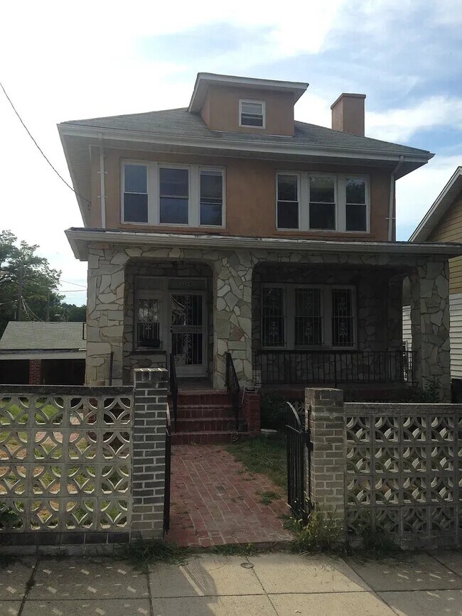 Foto del edificio - 3204 22nd St NE