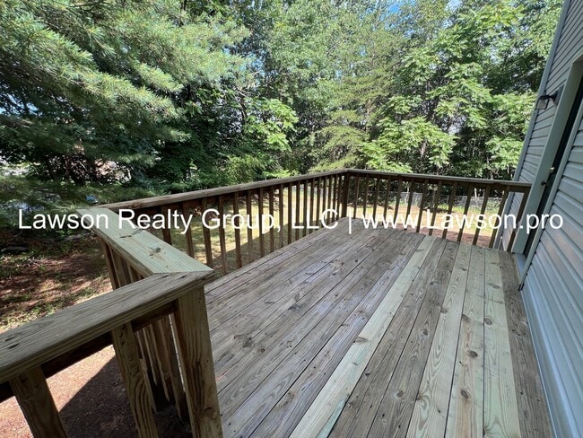Building Photo - Woodland 5506-5508