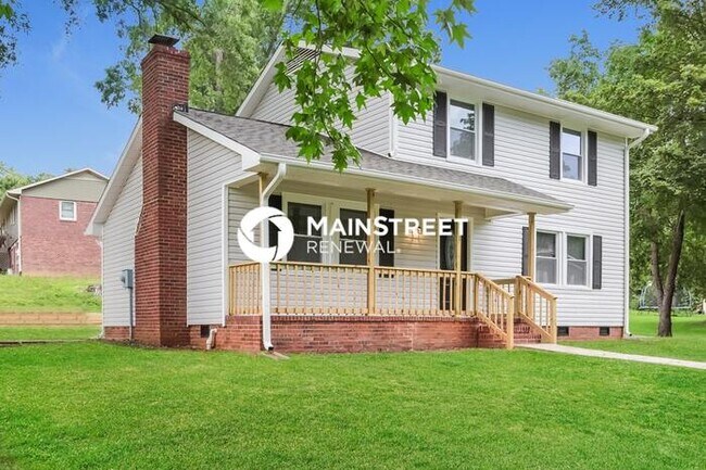 Foto del edificio - 3 Bedroom Pet-Friendly Home in Winston-Sal...