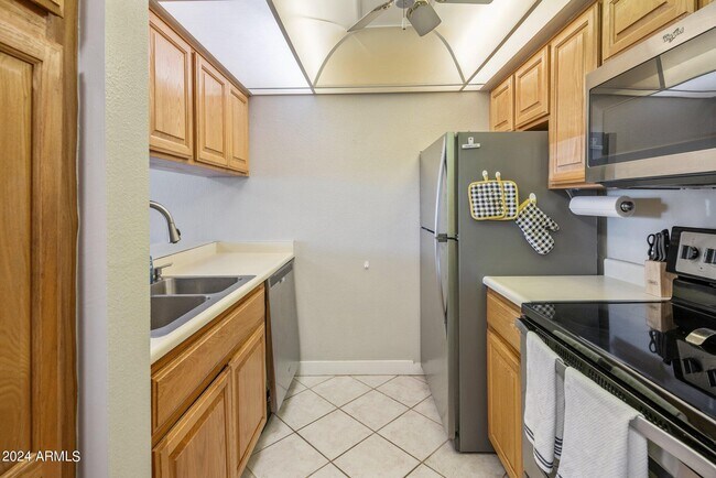 Foto del edificio - 7625 E Camelback Rd