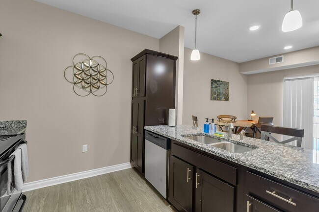 Foto del edificio - 2493 Sweet Home Rd