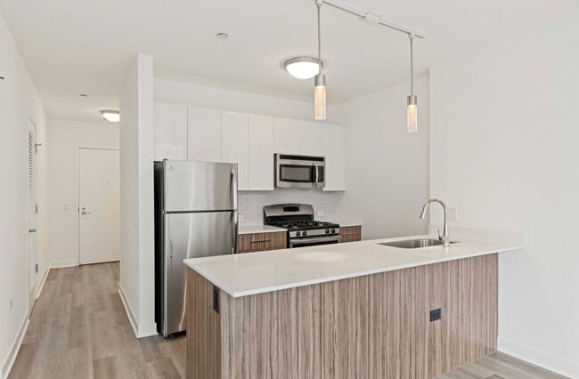 Building Photo - 313 W Kinzie St