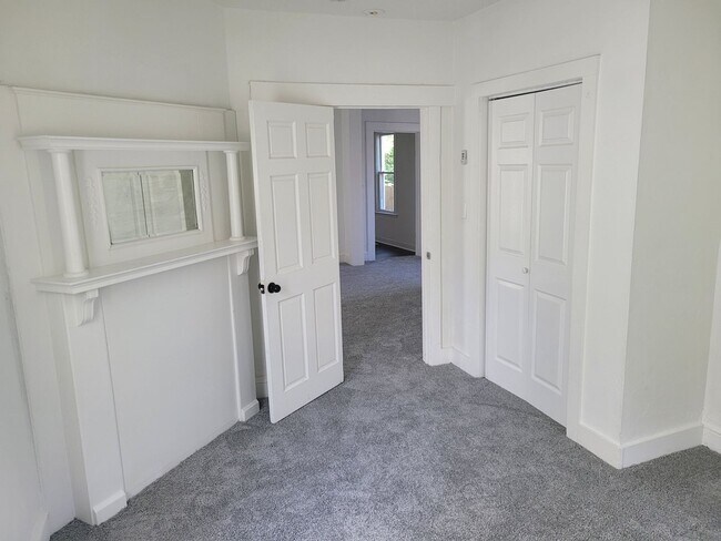 Building Photo - Lansing2318