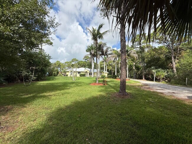 Foto del edificio - 5707 Silver Oak Dr