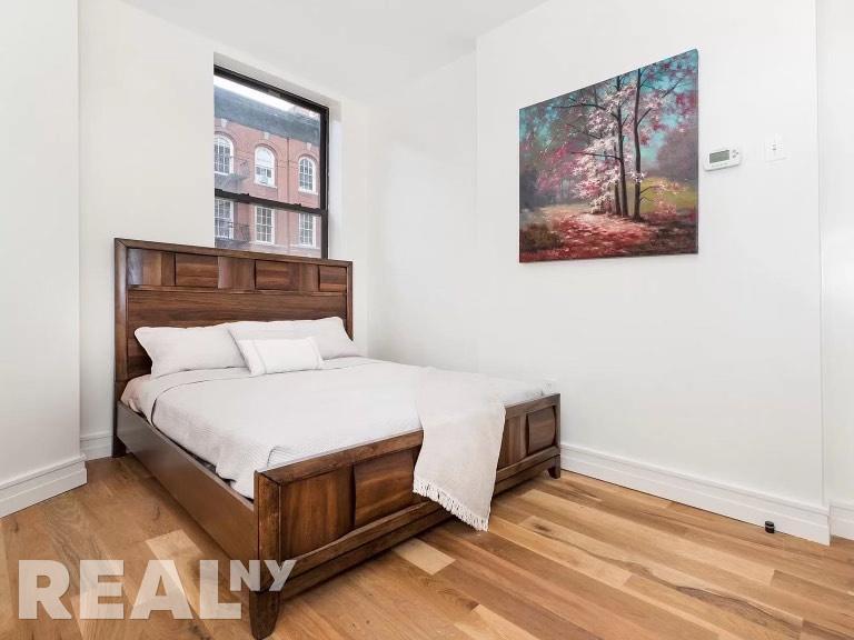 Primary Photo - 309 East 92nd Street