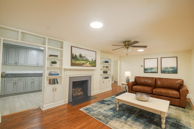 Foto del edificio - 3 Bedroom and 2 Bath Home (Pets Negotiable)- 18 Month Lease