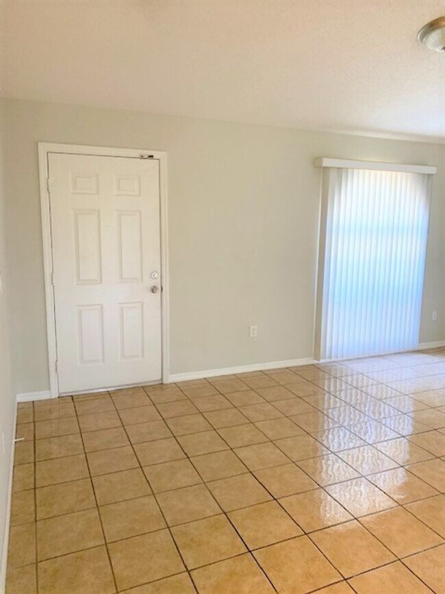 Building Photo - 3/2 in Poinciana for Rent!