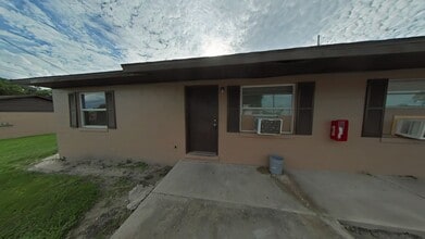 Building Photo - 1718 NW 20th Ct