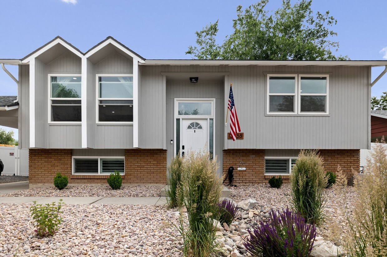 Primary Photo - 10455 S Silver Mountain Dr