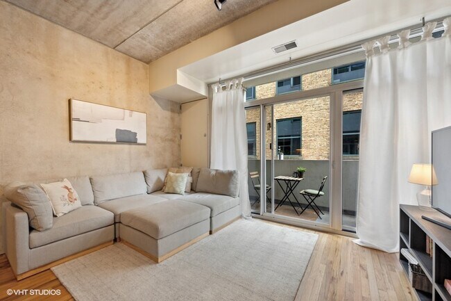 Foto del edificio - 630 N Franklin St