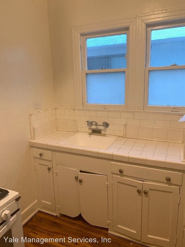 Building Photo - 1740 N Gramercy Pl